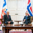 Kongeparet og Presidentparet i samtale. Foto: Heiko Junge, NTB scanpix